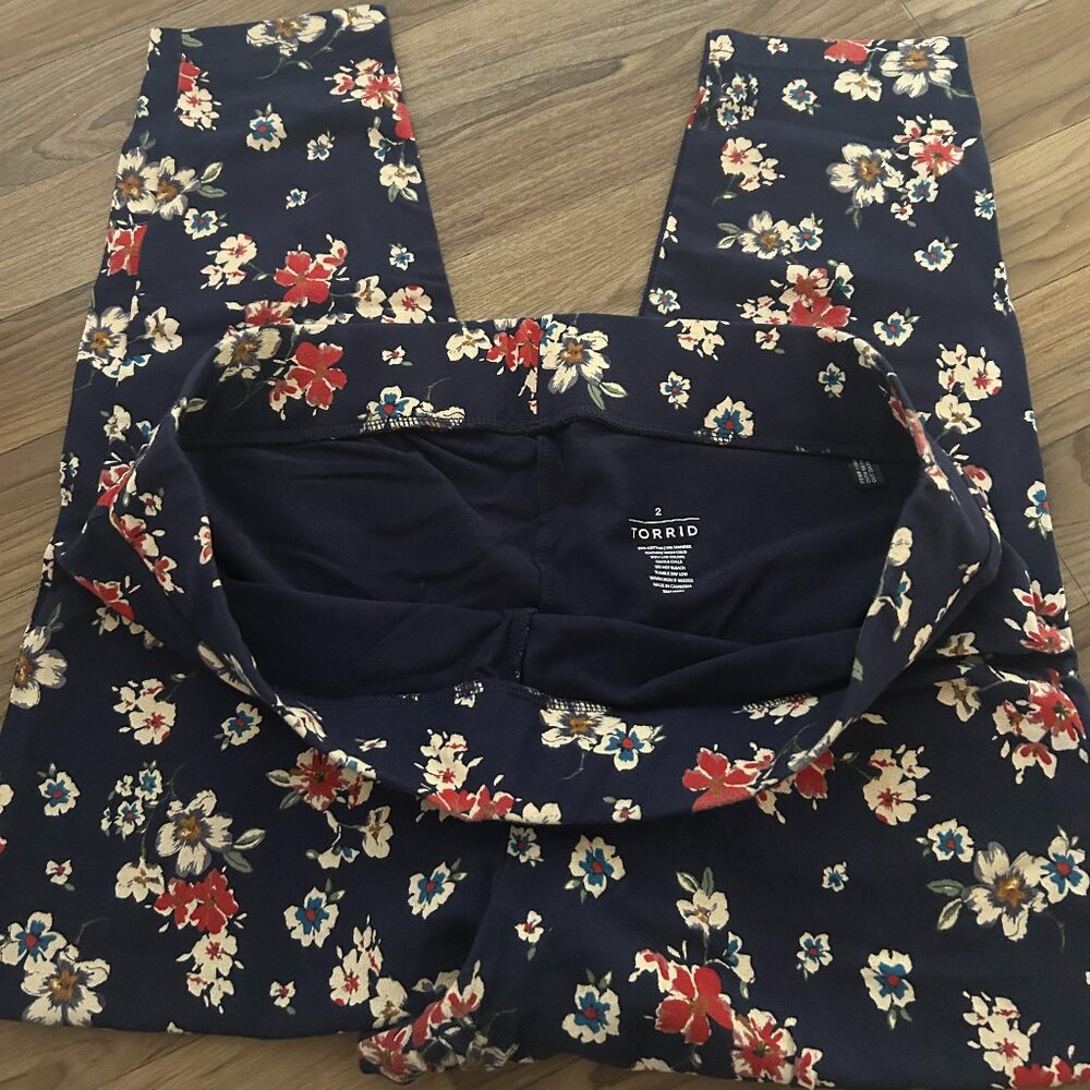 Torrid Cropped Floral Leggings (2x) - Picture 2 of 2